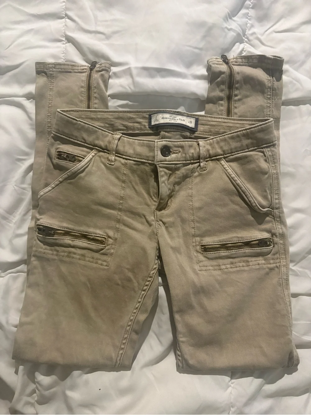 Abercrombie & Fitch Women's Skinny Cargo Jeans in Khaki